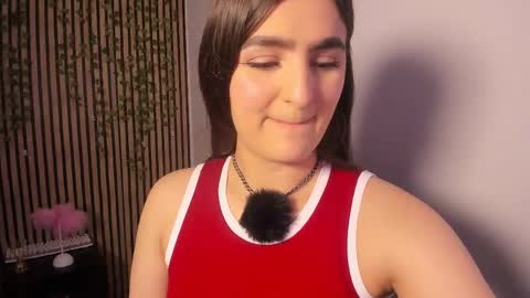 Snapshot of sofia44 chatting on 05-31-26, 06:09 Skarlett online show from 05-31-26, 06:09