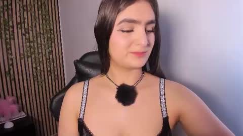 Snapshot of sofia44 chatting on 06-22-26, 04:15 Skarlett online show from 06-22-26, 04:15