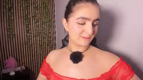 Snapshot of sofia44 chatting on 06-25-26, 06:01 Skarlett online show from 06-25-26, 06:01