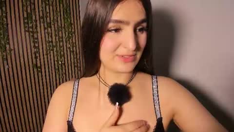 Snapshot of sofia44 chatting on 07-25-26, 01:25 Skarlett online show from 07-25-26, 01:25