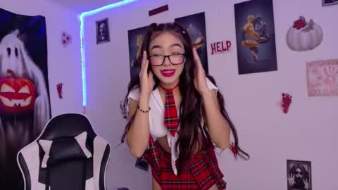 sofia_arango1107 online show from 10-29-25, 06:42