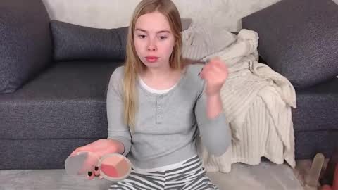 Sofia here online show from 05-21-26, 12:06