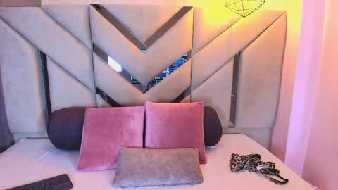 Snapshot of sofia_pamela_ chatting on 06-04-26, 07:09 online show from 06-04-26, 07:09