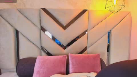 Snapshot of sofia_pamela_ chatting on 06-06-26, 06:34 online show from 06-06-26, 06:34