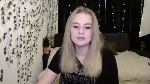 Snapshot of sofia_rosemary chatting on 12-28-24, 12:24 sofia_rosemary online show from 12-28-24, 12:24