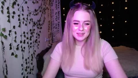 Snapshot of sofia_rosemary chatting on 03-11-25, 03:02 sofia_rosemary online show from 03-11-25, 03:02