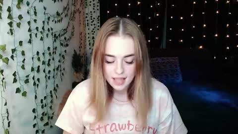 Snapshot of sofia_rosemary chatting on 10-18-25, 02:40 sofia_rosemary online show from 10-18-25, 02:40