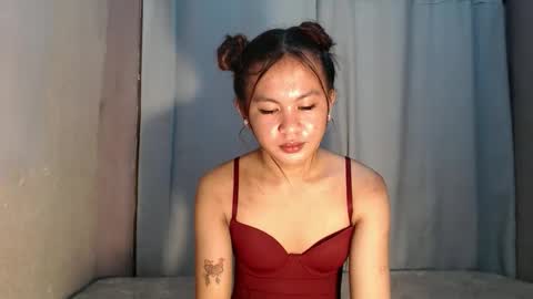 sofia_sweetheart18 online show from 05-15-26, 11:01