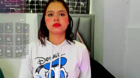 Sofa online show from 11-20-25, 01:11