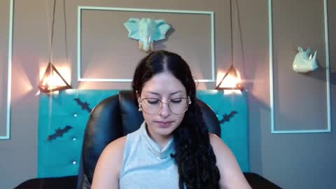 Sofa online show from 10-18-25, 11:11
