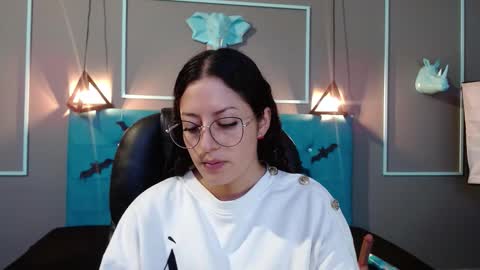 Sofa online show from 10-20-25, 11:10
