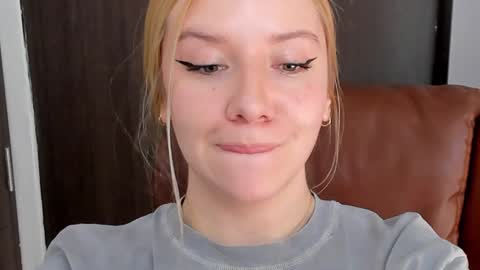 Snapshot of sofia_woodss chatting on 12-03-24, 06:28 Sofia online show from 12-03-24, 06:28