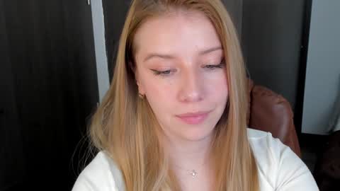 Snapshot of sofia_woodss chatting on 01-28-25, 06:07 Sofia online show from 01-28-25, 06:07