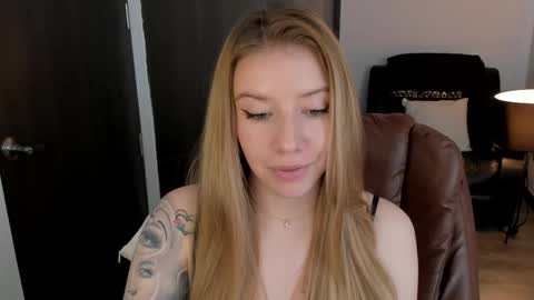 Snapshot of sofia_woodss chatting on 02-25-25, 04:31 Sofia online show from 02-25-25, 04:31
