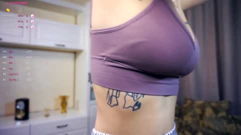 Snapshot of sofiabruno chatting on 12-23-24, 05:39 Hi My name is Sofia Welcome to my room Please thumbs up - its important online show from 12-23-24, 05:39