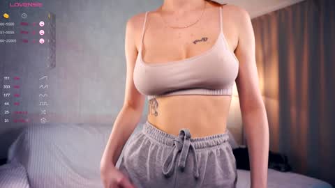 Snapshot of sofiabruno chatting on 01-10-25, 08:07 Hi My name is Sofia Welcome to my room Please thumbs up - its important online show from 01-10-25, 08:07