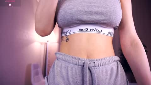 Snapshot of sofiabruno chatting on 09-25-25, 06:39 Hi My name is Sofia Welcome to my room Please thumbs up - its important online show from 09-25-25, 06:39