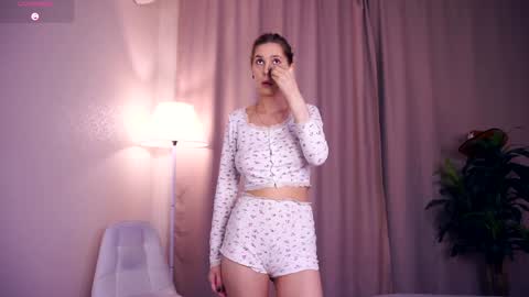 Snapshot of sofiabruno chatting on 09-29-25, 06:29 Hi My name is Sofia Welcome to my room Please thumbs up - its important online show from 09-29-25, 06:29