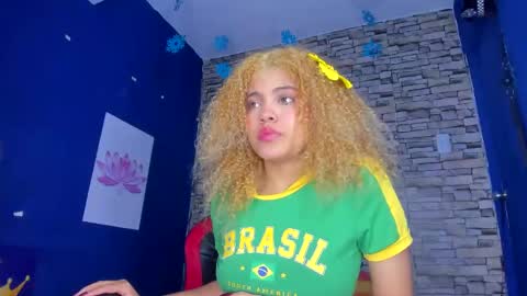 Snapshot of sofiacastillo01 chatting on 02-14-25, 03:36 sofiacastillo01 online show from 02-14-25, 03:36