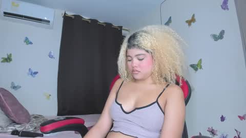 Snapshot of sofiacastillo01 chatting on 09-23-25, 02:09 sofiacastillo01 online show from 09-23-25, 02:09