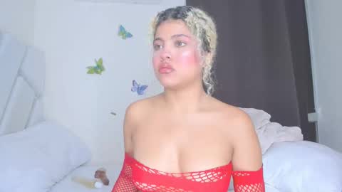 sofiacastillo01 online show from 03-27-26, 05:56