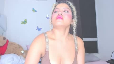 sofiacastillo01 online show from 04-21-26, 01:42