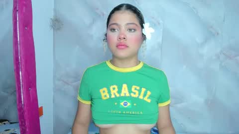 Snapshot of sofiacastillo01 chatting on 06-05-26, 01:39 sofiacastillo01 online show from 06-05-26, 01:39