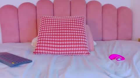 SOFIA DIAMOND  online show from 06-27-26, 07:46