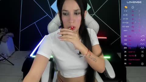 sofia online show from 02-11-25, 05:26