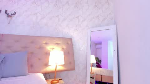 SofiaReyees online show from 11-12-25, 01:55