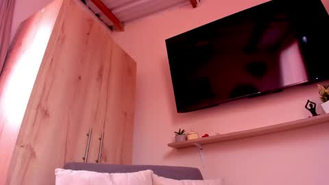 Snapshot of sofiavelez01 chatting on 05-18-26, 04:13 sofiavelez01 online show from 05-18-26, 04:13