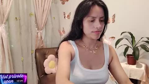Sofi Bella online show from 11-18-25, 06:01