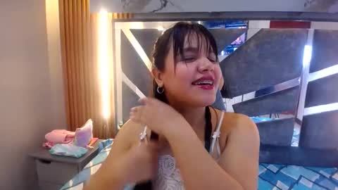 Snapshot of soficutesmilefon chatting on 06-05-26, 04:24 soficutesmilefon online show from 06-05-26, 04:24