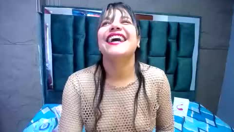 Snapshot of soficutesmilefon chatting on 06-10-26, 04:28 soficutesmilefon online show from 06-10-26, 04:28