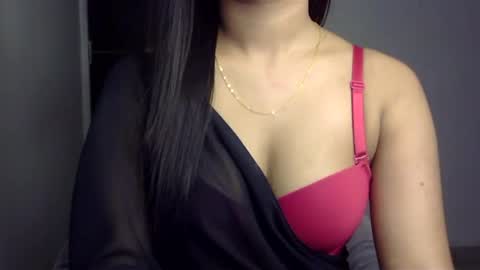 Snapshot of sofie_diva chatting on 02-07-25, 08:20 divya online show from 02-07-25, 08:20