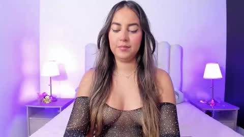 Snapshot of sofiebunnie chatting on 09-22-25, 01:18 sofiebunnie online show from 09-22-25, 01:18