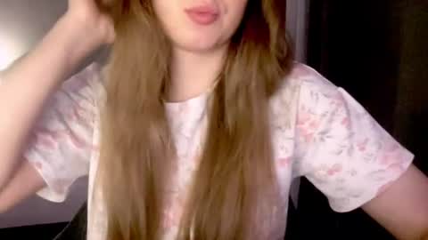 Snapshot of sofinovvak chatting on 06-28-26, 08:59 Sofi online show from 06-28-26, 08:59