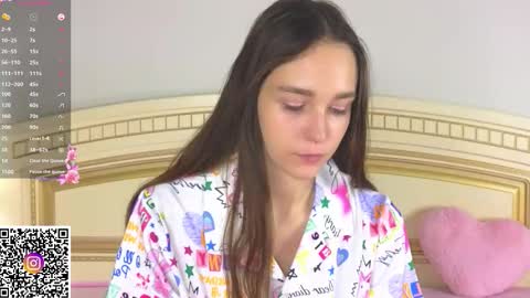 Snapshot of softiedream chatting on 10-27-25, 06:06 Elly online show from 10-27-25, 06:06