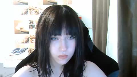 Snapshot of softieva chatting on 06-17-26, 04:52 Eva online show from 06-17-26, 04:52