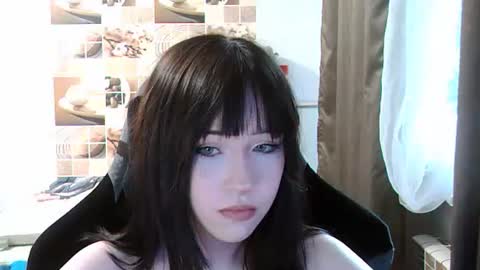 Snapshot of softieva chatting on 06-18-26, 04:33 Eva online show from 06-18-26, 04:33
