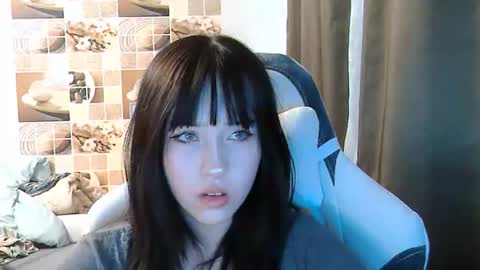 Snapshot of softieva chatting on 06-27-26, 05:07 Eva online show from 06-27-26, 05:07