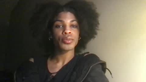 Snapshot of solaceeve chatting on 12-18-25, 09:10 SolaceEve online show from 12-18-25, 09:10