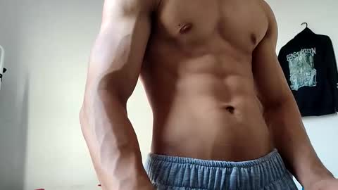 Snapshot of solorizo chatting on 03-06-26, 10:28 Hi Im Weller Check my Bio online show from 03-06-26, 10:28