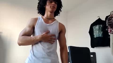 Snapshot of solorizo chatting on 03-07-26, 10:40 Hi Im Weller Check my Bio online show from 03-07-26, 10:40