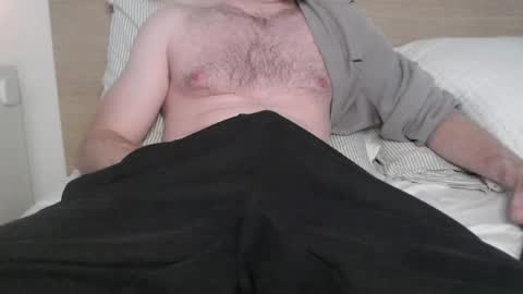 Snapshot of someone007980 chatting on 05-08-26, 02:33 Someone007980 online show from 05-08-26, 02:33