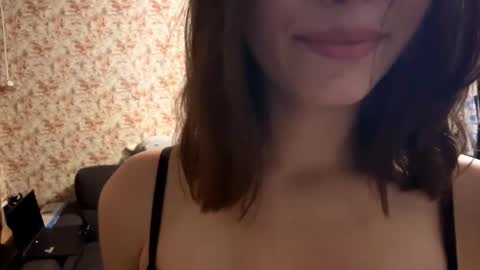 Snapshot of somerfrieler chatting on 09-29-25, 04:34 Hello My name is Jane  im new model here and little but shy but curious. online show from 09-29-25, 04:34