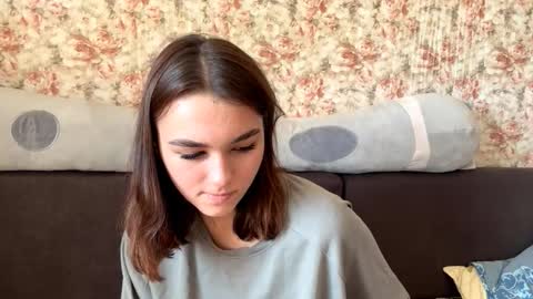 Snapshot of somerfrieler chatting on 10-15-25, 08:25 Hello My name is Jane  im new model here and little but shy but curious. online show from 10-15-25, 08:25
