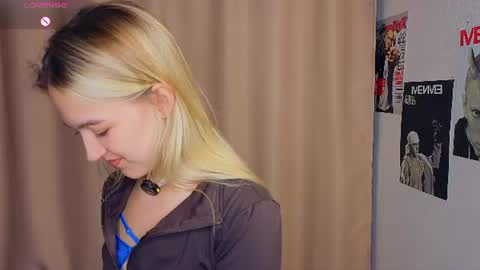 Snapshot of somnammbula chatting on 07-24-26, 06:39 Mary online show from 07-24-26, 06:39