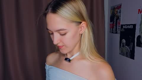 Snapshot of somnammbula chatting on 07-26-26, 06:48 Mary online show from 07-26-26, 06:48
