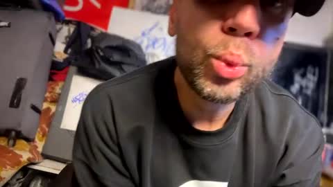 Snapshot of son_e_blacc chatting on 06-15-26, 03:25 Soni online show from 06-15-26, 03:25